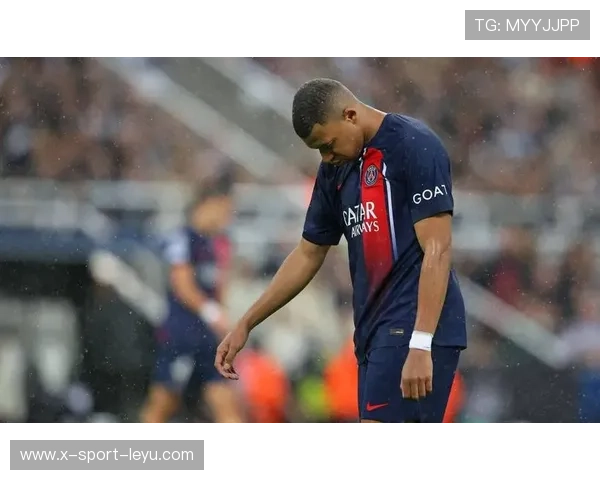 巴黎门将长传直达前场，姆巴佩单刀再下一城